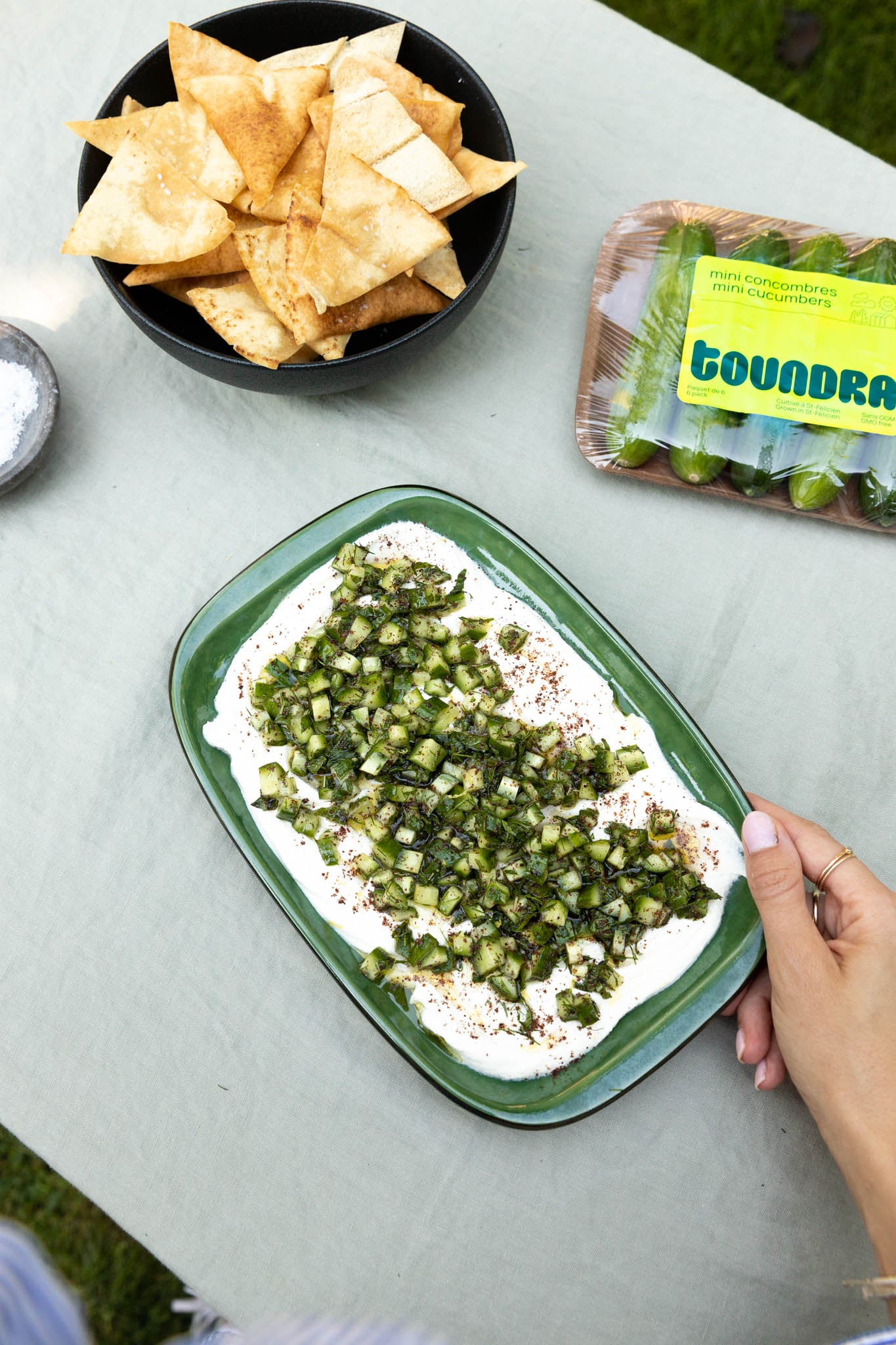 Trempette à la feta, concombres et sumac