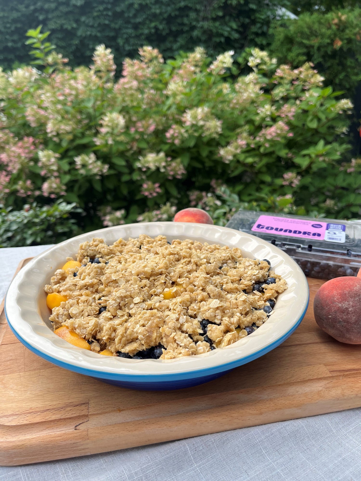 Peach and wild blueberry crumble