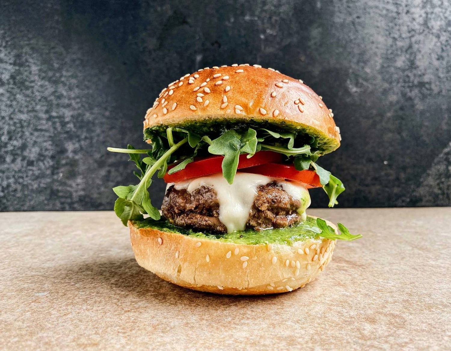 Burger with relish pesto and arugula