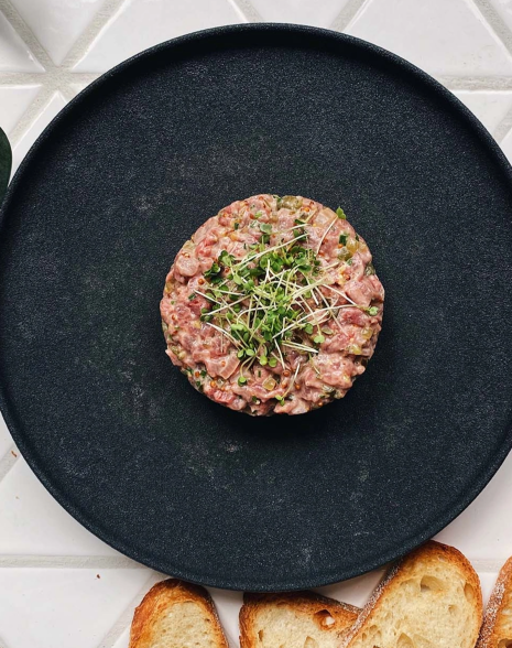 Tartare de boeuf crémeux à la relish