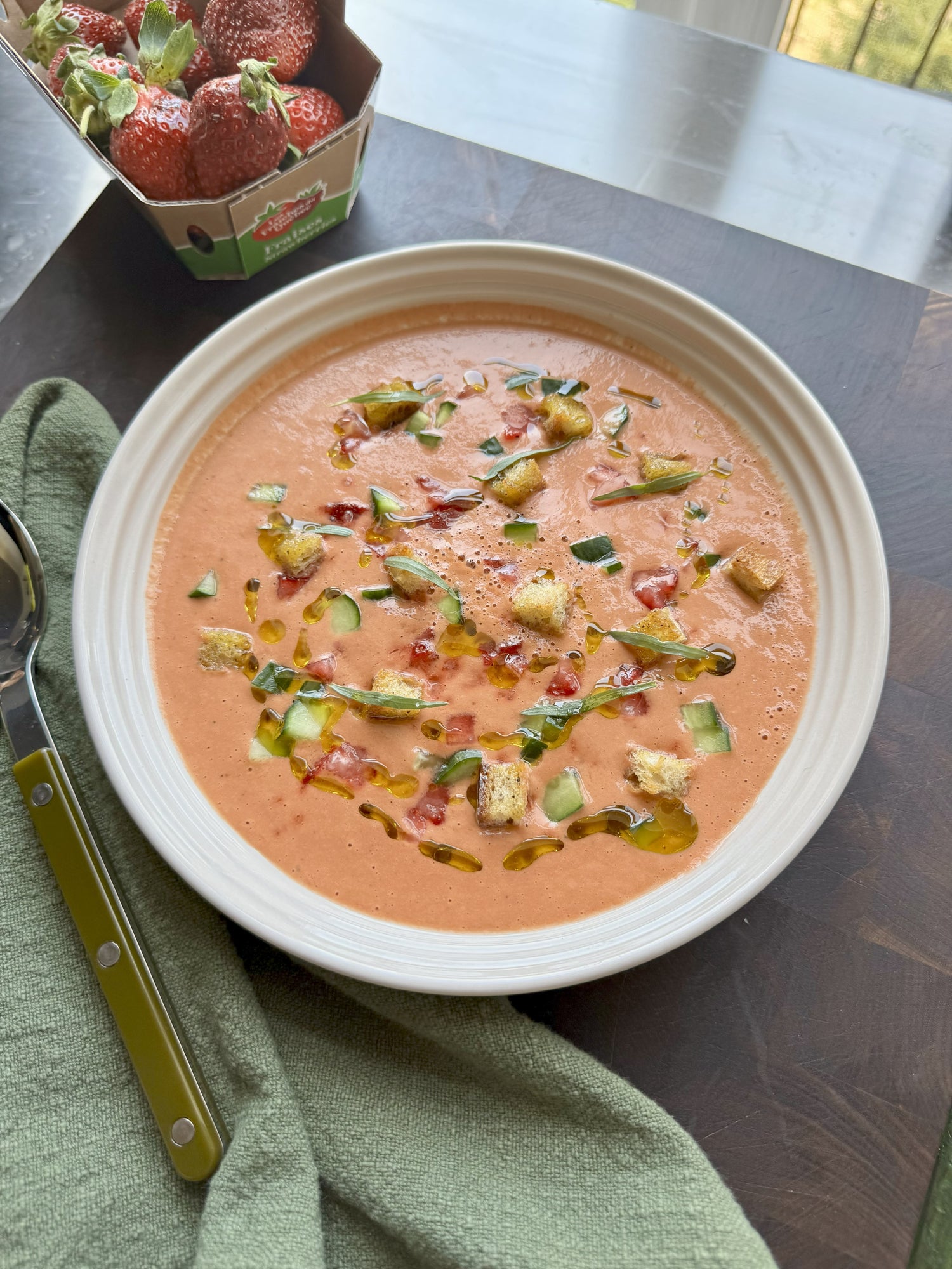 Gaspacho aux fraises du Québec et à l'estragon